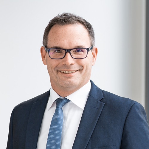 Jörn Manhart ist Rechtsanwalt und Partner bei ADVANT Beiten.