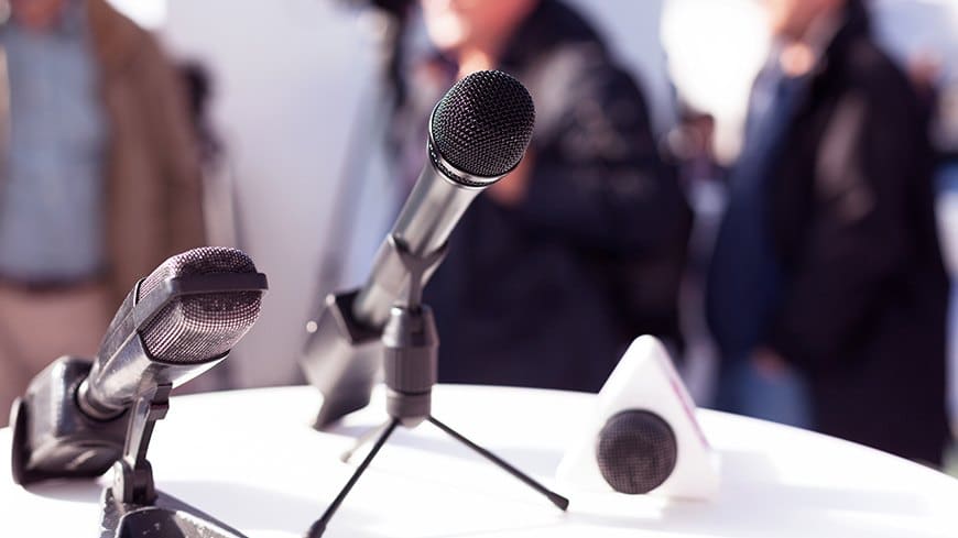 Mikrofone in der Pressekonferenz; Personaler sollten mehr PR machen