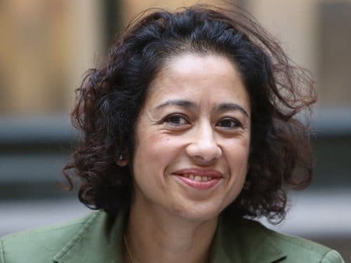 Die Journalistin Samira Ahmed hat ihren Arbeitgeber verklagt, die britische BBC zahlt ihr seit Jahren weniger Gehalt als einem männlichen Kollegen.