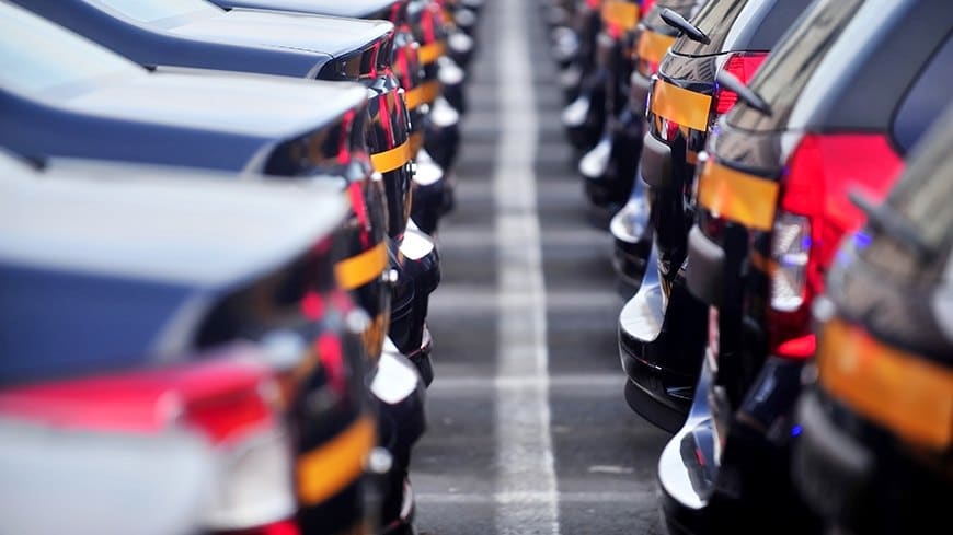 Die Automobilindustrie und das Land Niedersachsen drängen darauf, die Regeln für Kurzarbeitergeld zu lockern. Grund sei die schlechte Wirtschaftslage.