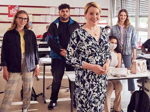 Die Miniserie „Ehrenpflegas“ soll junge Menschen für Pflegeberufe begeistern. Neben drei Netflix-Stars hat auch Familienministerin Giffey einen Auftritt.