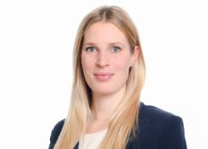 Sarah Klachin ist Rechtsanwältin und Fachanwältin für Arbeitsrecht bei der internationalen Wirtschaftskanzlei Pinsent Masons. Sie gibt Tipps für den sicheren Umgang mit Workation.