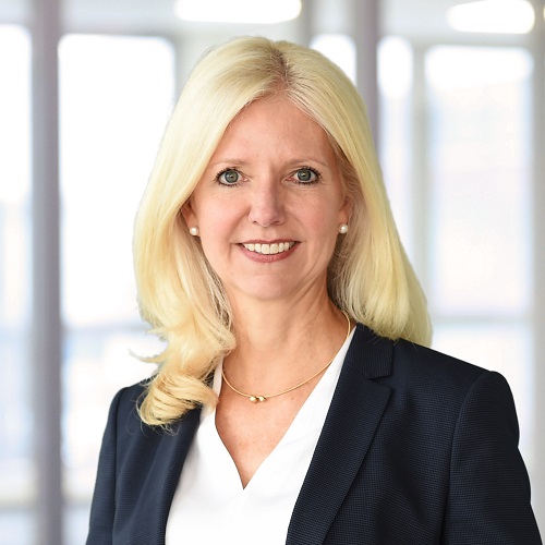 Katja van Doren (56) wird ab 1. August 2023 Personalvorständin und Arbeitsdirektorin beim Energieversorger RWE. Sie folgt in dieser Position auf Zvezdana Seeger, deren Vertrag ausläuft. Van Doren ist seit 2018 als Finanzvorständin und Personalvorständin von RWE Generation tätig.