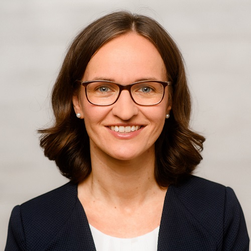 Heide Freynhofer ist als Human Resources Director Teil der Geschäftsleitung bei Allianz Partners Deutschland und Regional HR Director für die NCEE-Region.