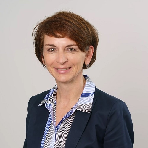 Eva Moll-Haselsteiner (50) leitet seit Anfang des Jahres den Bereich Human Resources und Organisation bei der österreichischen Kreditversicherung Acredia.