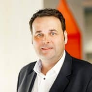 Matthias Kutzer wird zum 1. Juli neuer Personalvorstand bei Md Donald's Deutschland. Er folgt in dieser Position auf Sandra Mühlhause, die als Chief People Officer zu Deloitte Deutschland wechselt. Kutzer ist seit dem Jahr 2007 in unterschiedlichen Positionen bei Mc Donald's tätig. Zuletzt verantwortete er sich als Personalvorstand für McDonald’s in der Schweiz.