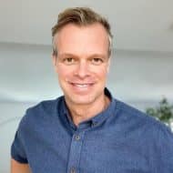 Thomas Riegel ist seit 15. Mai neuer Head of People bei der LoQu Optical Group. Bei der Optikerkette folgt er auf Ruth-Anna Gräff-Weißmann und berichtet an CEO Markus Rech. Riegel arbeitete zuvor beim Luxusgüterkonzern Richemont. Davor war er  in verschiedenen Positionen bei L'Oréal tätig, zuletzt als Head of Diversity und Inclusion.