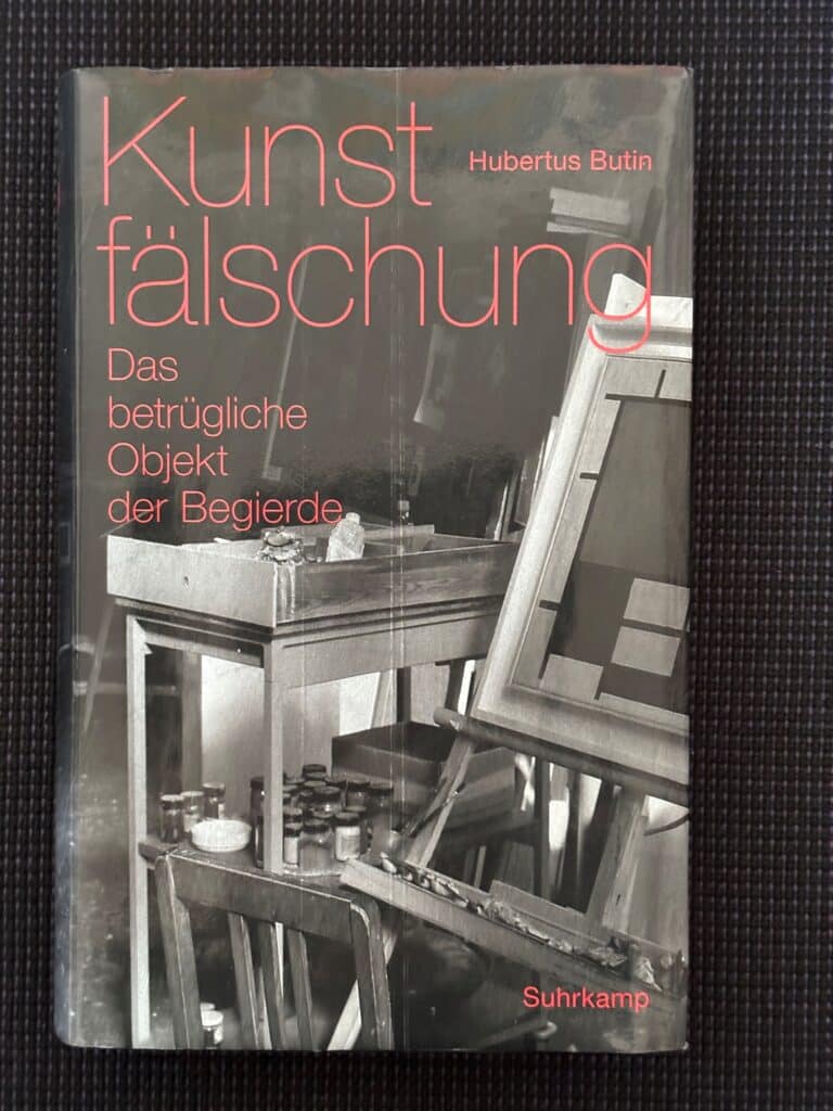 | Human Resources Manager Buchcover mit dem Titel "Kunstfälschung" von Hubertus Butin, zeigt einen Malertisch und Rahmen.