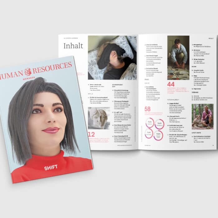 Mockup einer Zeitschrift mit dem Titel "Human Resources" und einem offenen Inhaltsverzeichnis auf grauem Hintergrund.