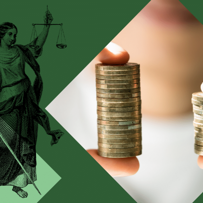 Grafik mit einer Justitia-Figur und zwei Stapeln Münzen, die unterschiedliche Höhen zeigen, auf grünem Hintergrund.