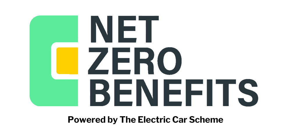 Powered+by+The+Electric+Car+Scheme+1 Logo mit den Worten "NET ZERO BENEFITS" in modernem Design, kombiniert mit grünen und gelben geometrischen Formen.