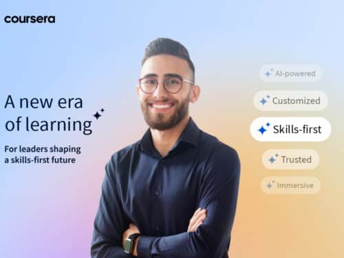 Mann mit Brille lächelt vor einem sanften, farbverlaufenden Hintergrund; Text über KI und Lernen.