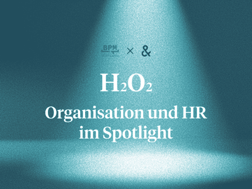 Text auf einem sanft beleuchteten Hintergrund: "BPM x H2O2 Organisation und HR im Spotlight".