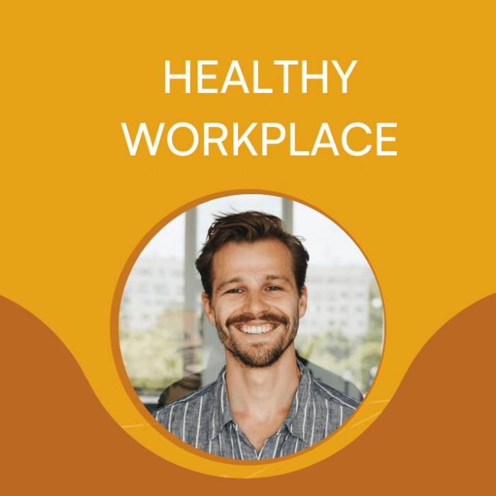 Mann mit lächelndem Gesicht in gestreiftem Hemd vor orangefarbenem Hintergrund mit dem Text "HEALTHY WORKPLACE".