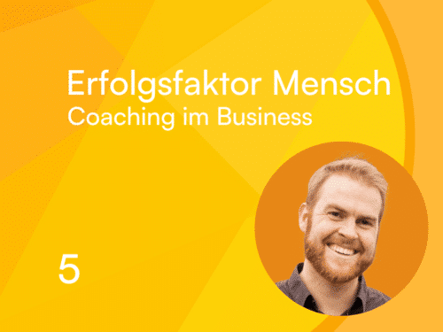 Titel "Erfolgsfaktor Mensch" mit Bild eines lächelnden Mannes auf gelbem Hintergrund, Teil der Kolumne über Coaching im ...